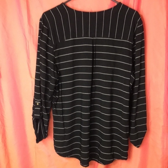 Gap Women’s Tunic Blouse XL Black White Stripe V neck Tab up sleeve Lightweight - Picture 5 of 10